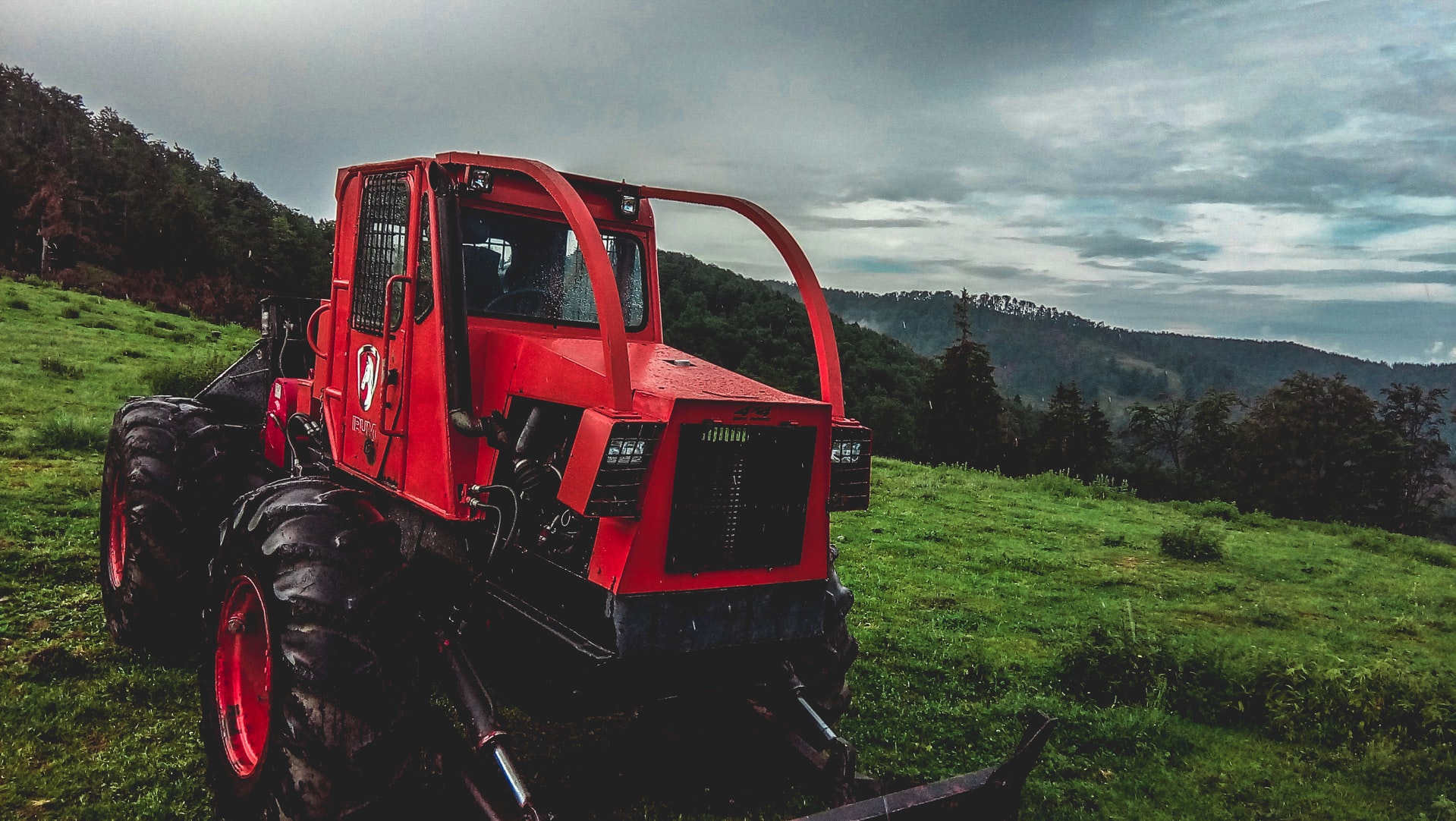 Займ под ПТС специальной техники в Пятигорск